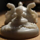 Bonbonnière en opaline blanche