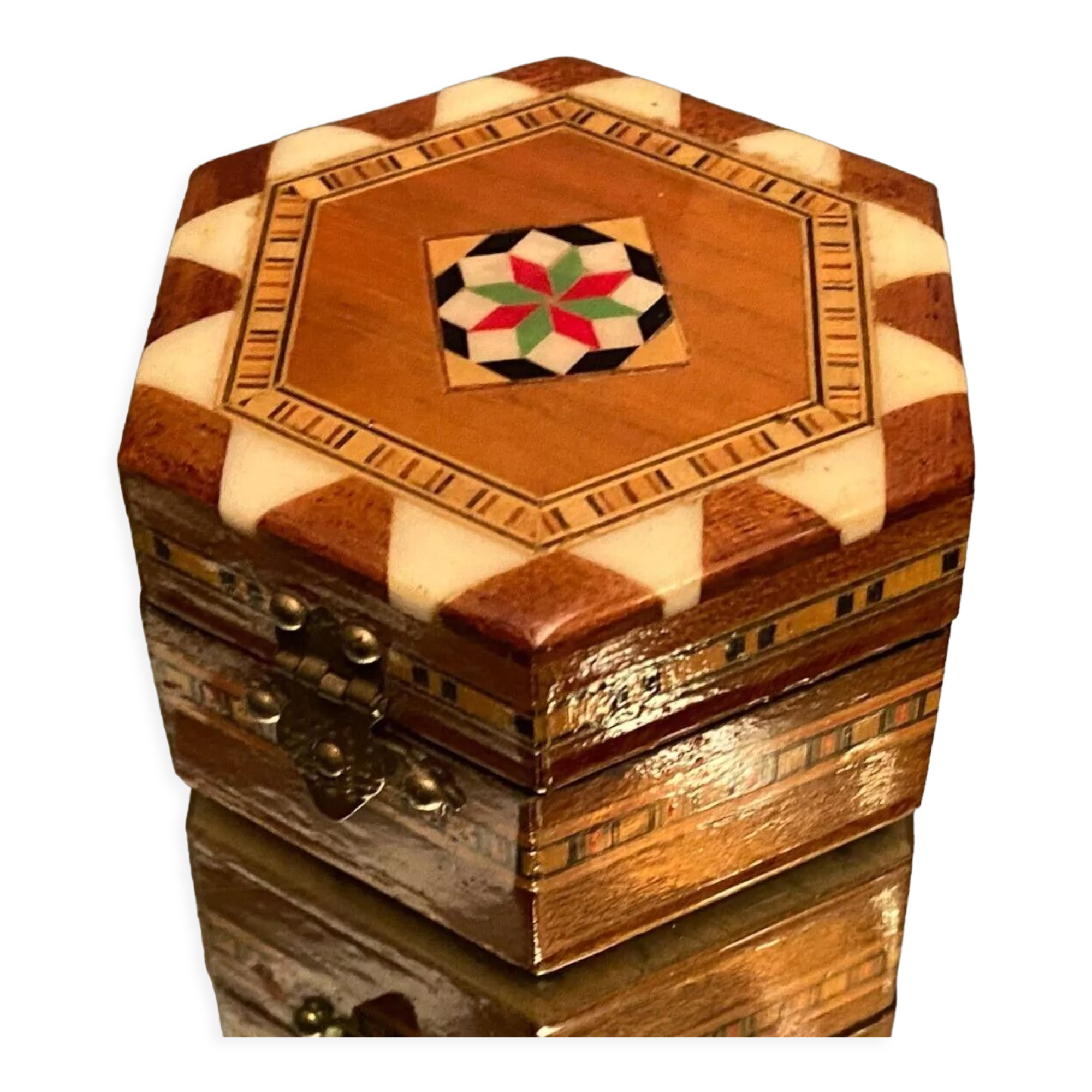 Hexagonal box box with Syrian-style inlaid decoration