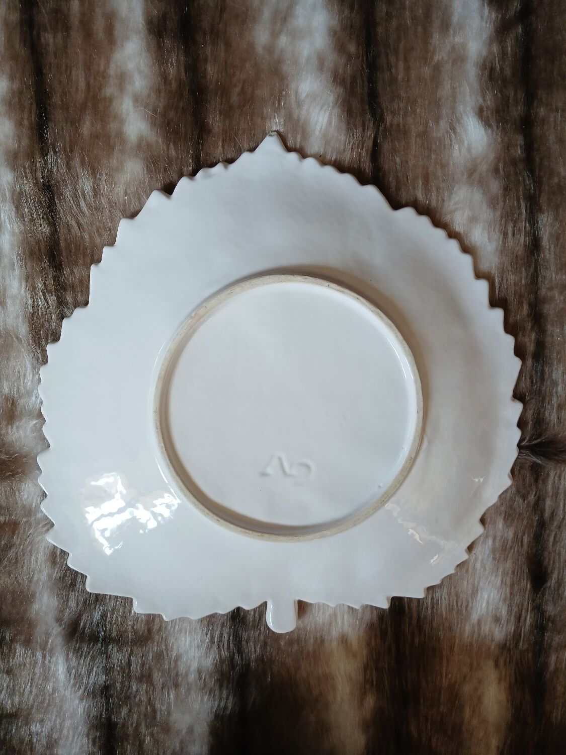 Plate + fruit drainer in earthenware
