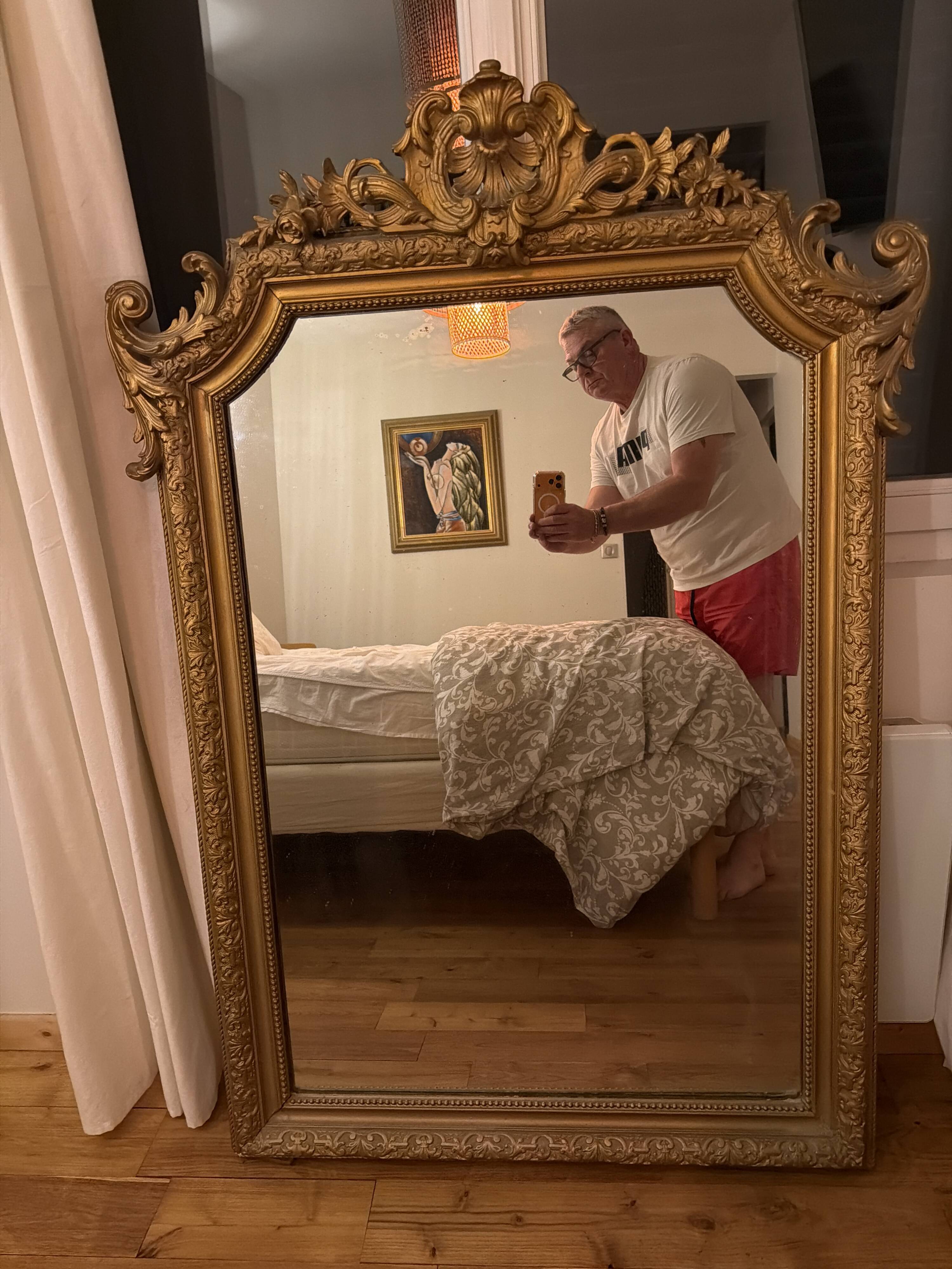 Antique gilded mirror from the late 19th century.
