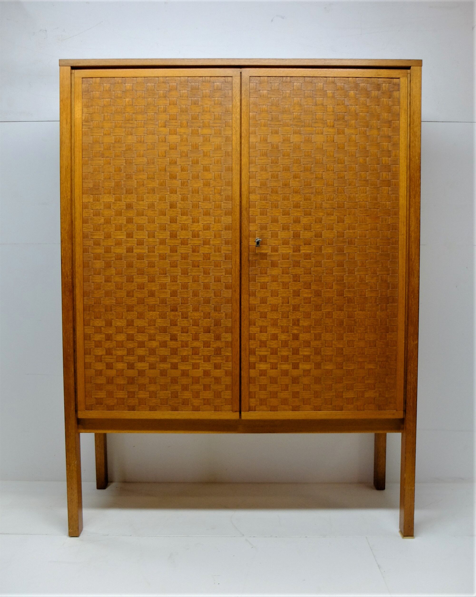 Silversmith in two-door teak 1960, léo bub