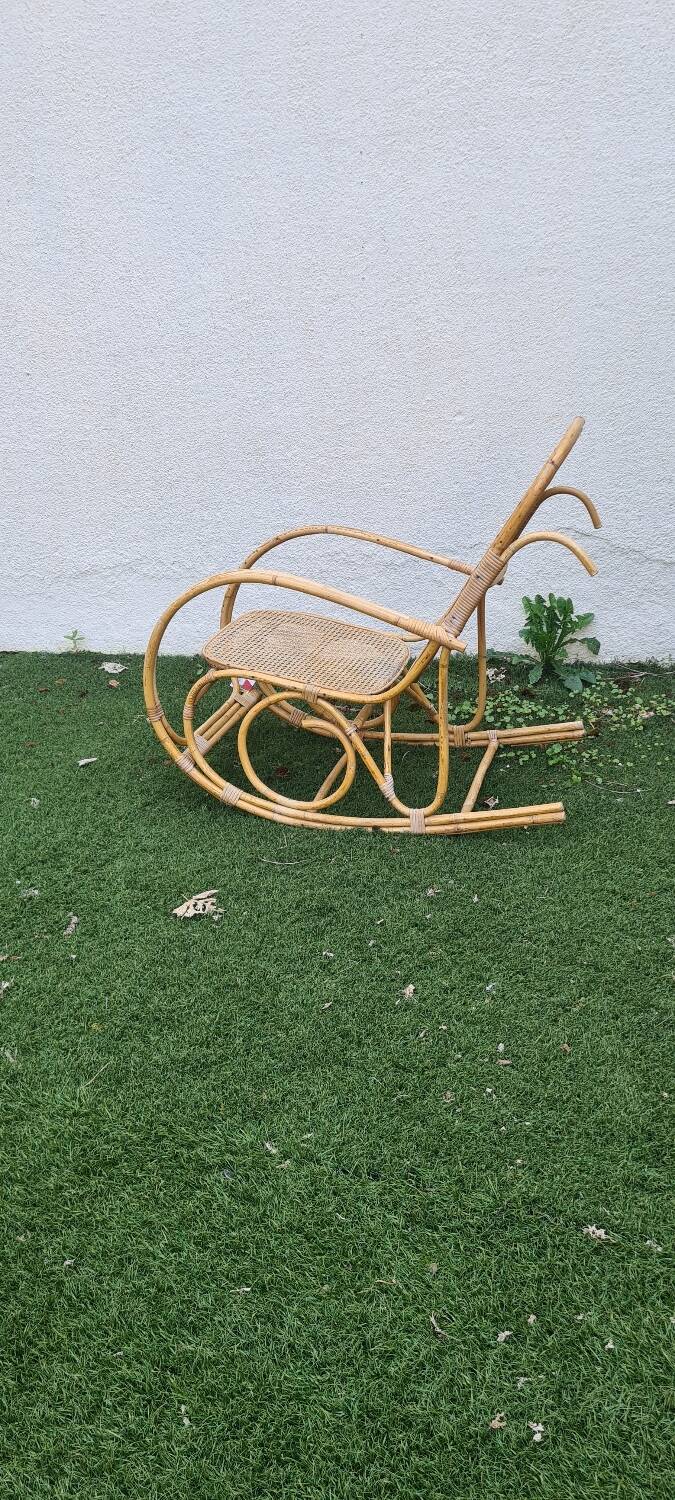 Rocking chair en rotin et cannage