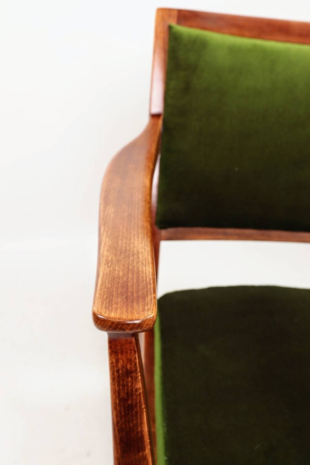 Green Moher Classic Style Vintage Armchair