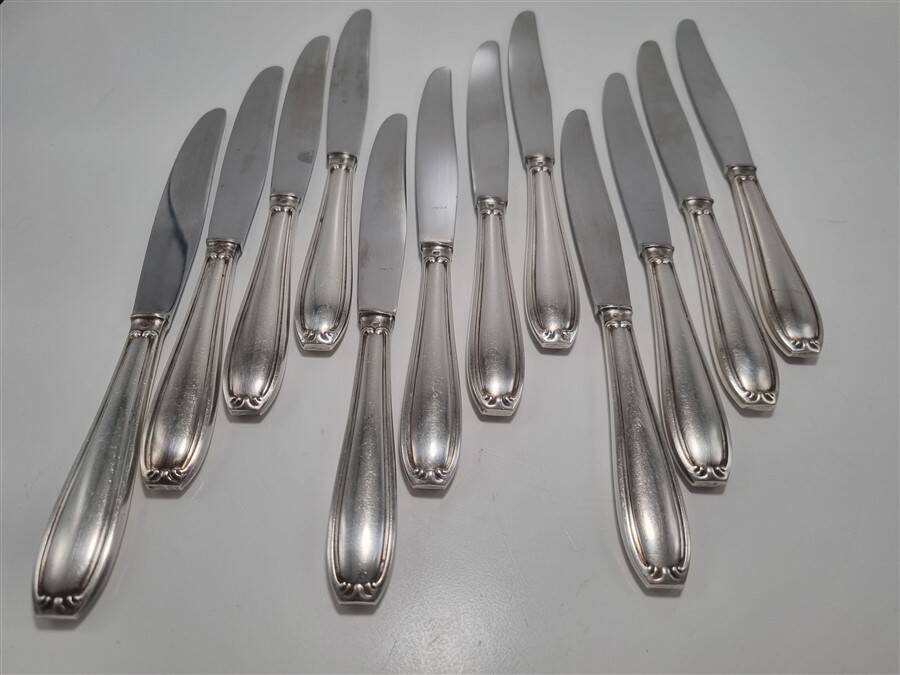 Set of 12 table knives
