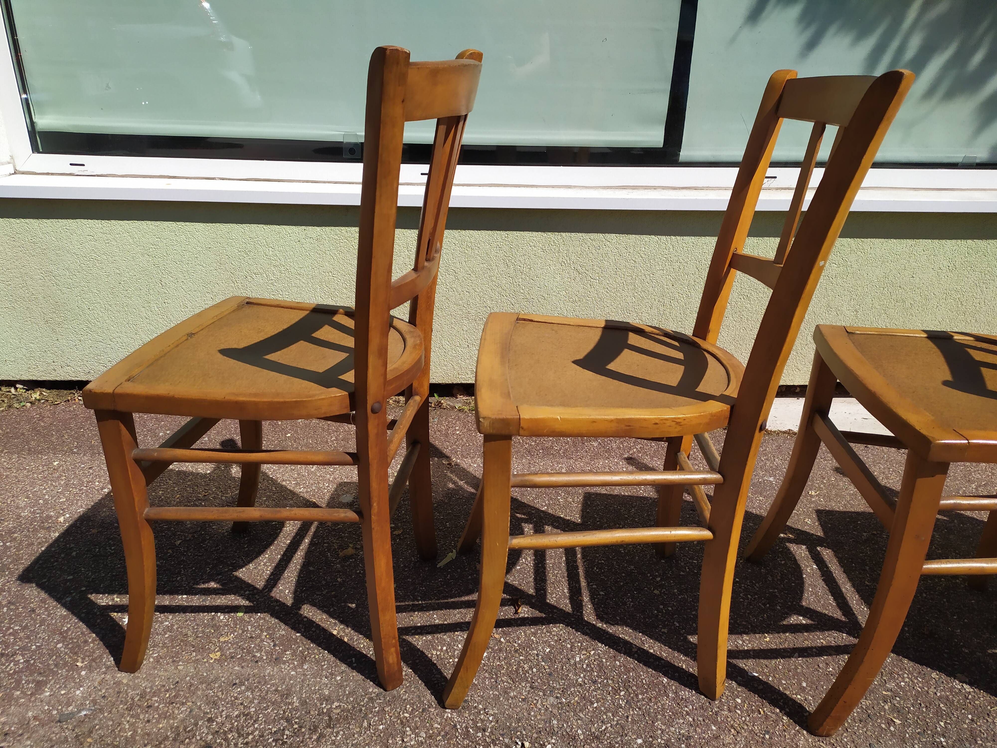 Lot de 4 chaises de bistrot ou de ferme en bois anciennes