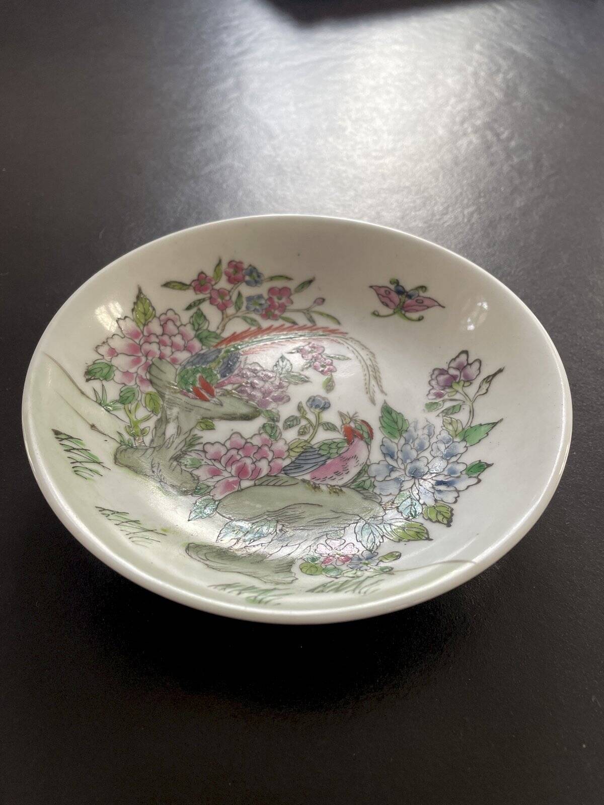 Chinese ceramic bowl with a diameter of 14 cm.