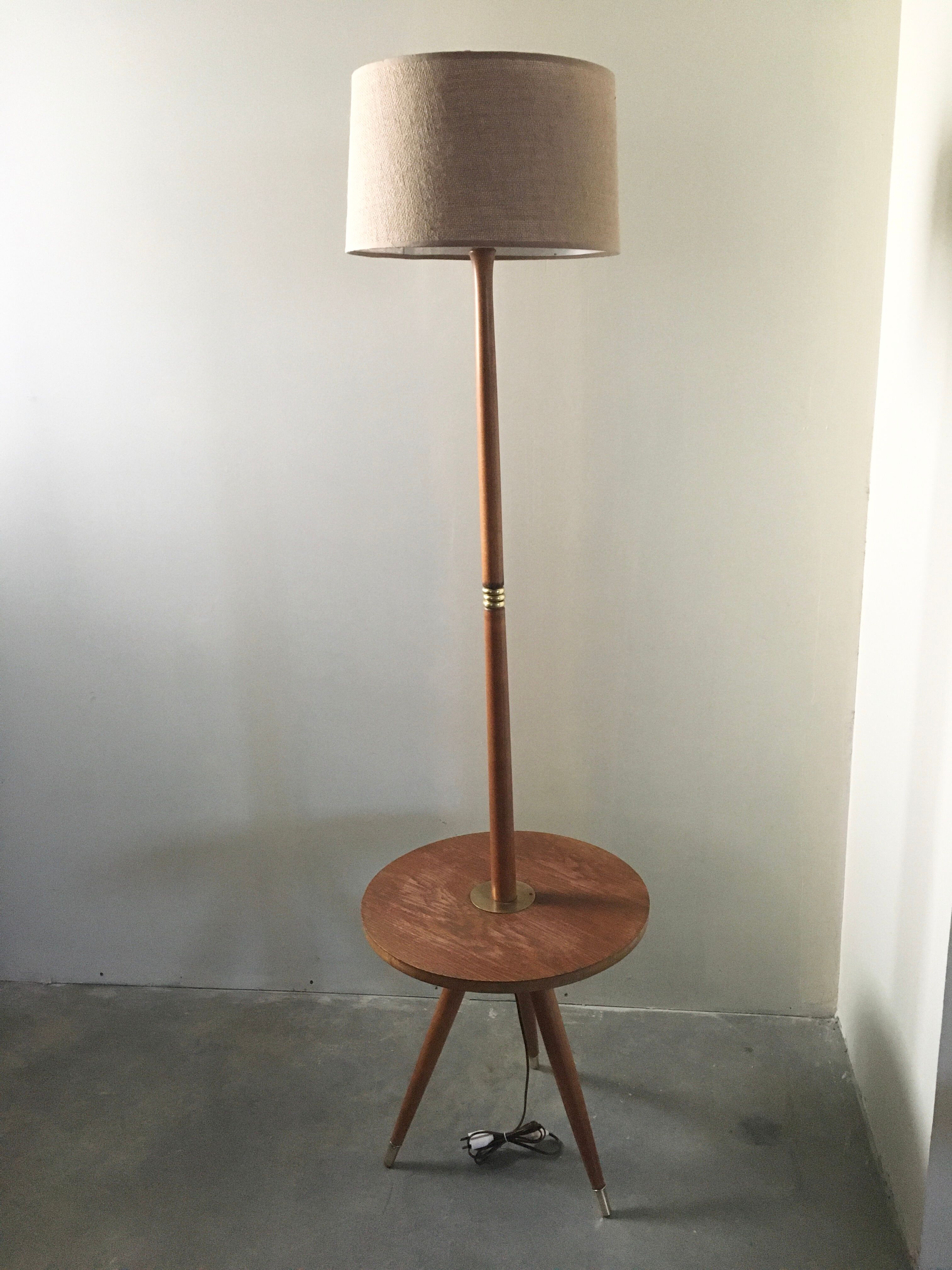 Tripod tablet lamppost