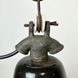 Suspension industrielle en émail noir avec dessus en fonte, années 1950