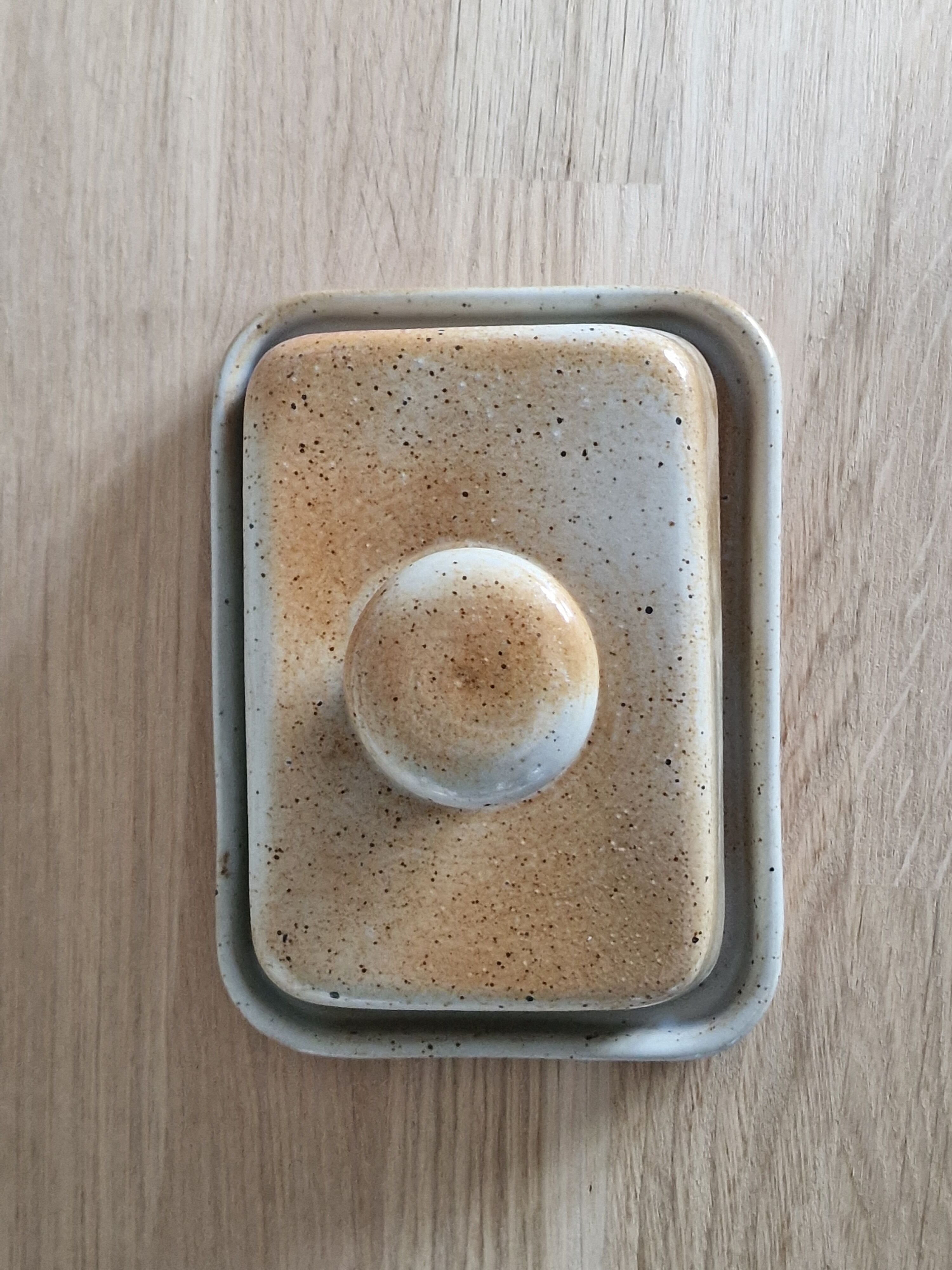 Butter dish in Marais sandstone