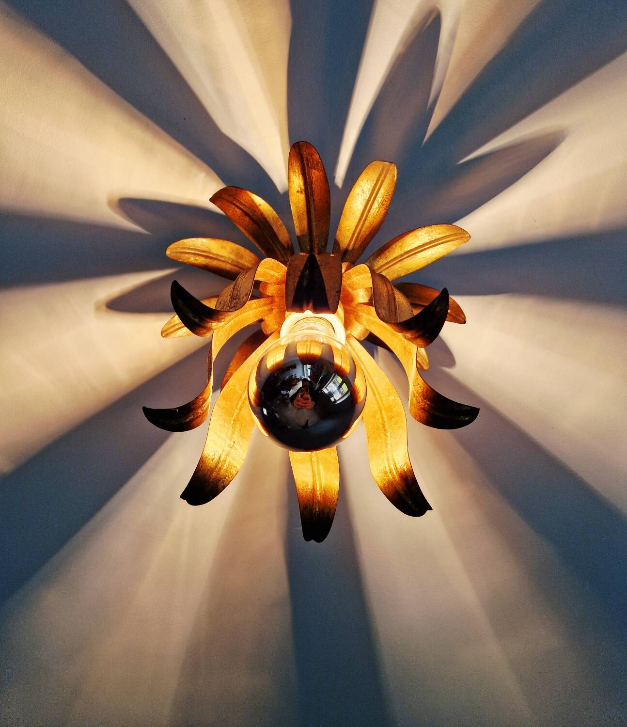Italian ceiling light in gilded metal, floral design, 1960-70.