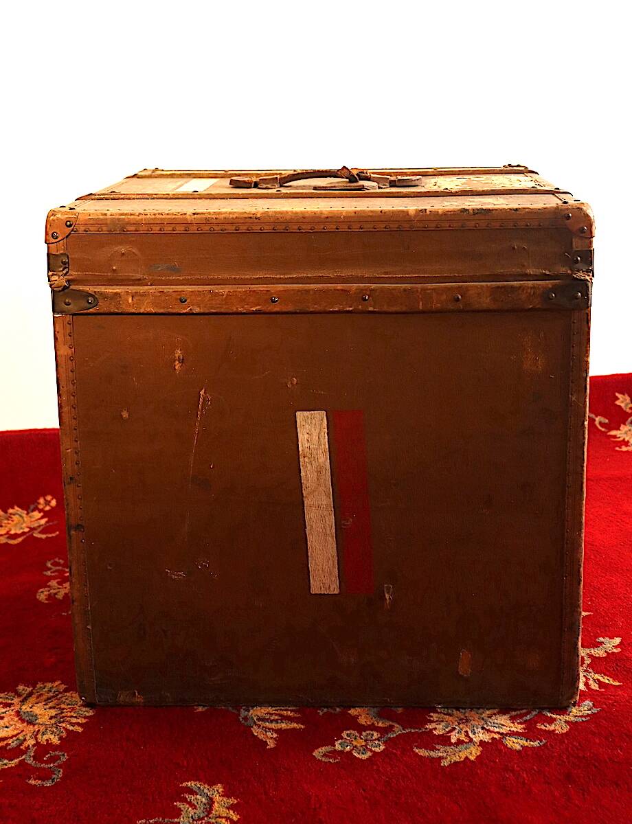 Lavoët hat trunk