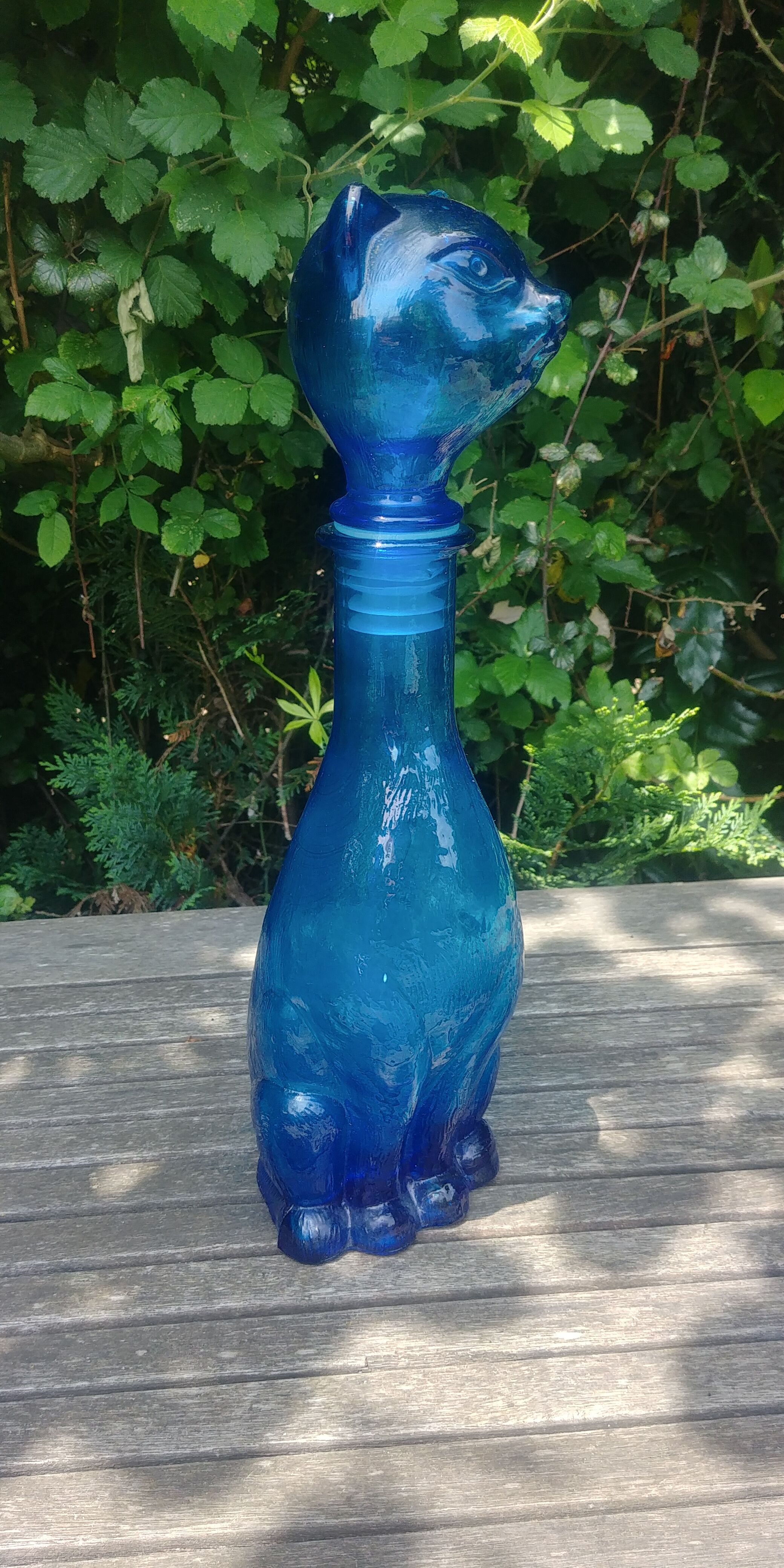 Carafe en forme  de chat  en verre bleu Empoli vintage