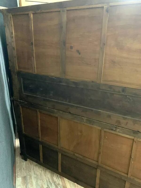 Buffet de pavillon de chasse style Renaissance en bois entièrement sculpté