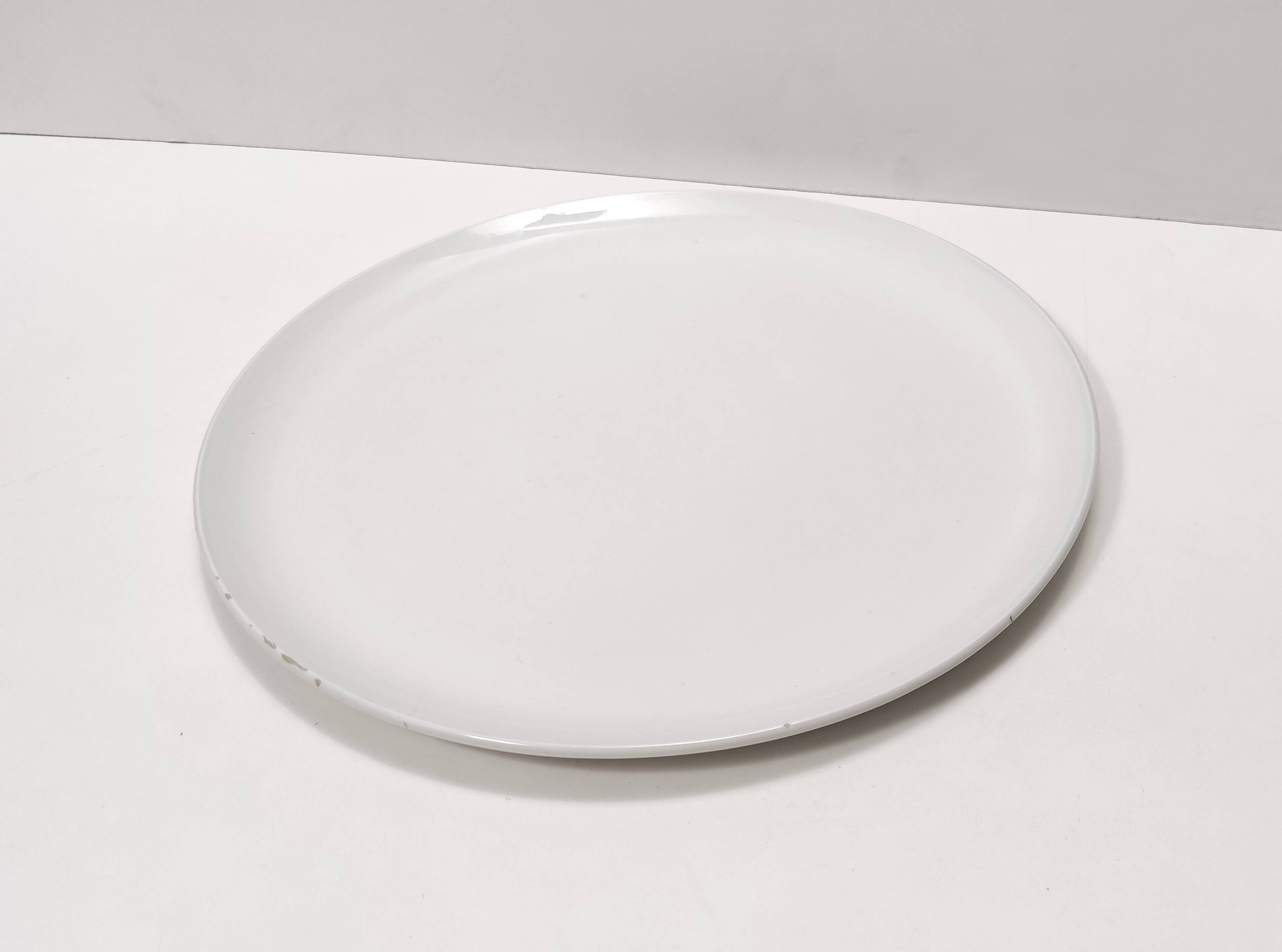 White Lacquered Ceramic Dessert Plate by Ginori Ascribable to Gio Ponti, Italy