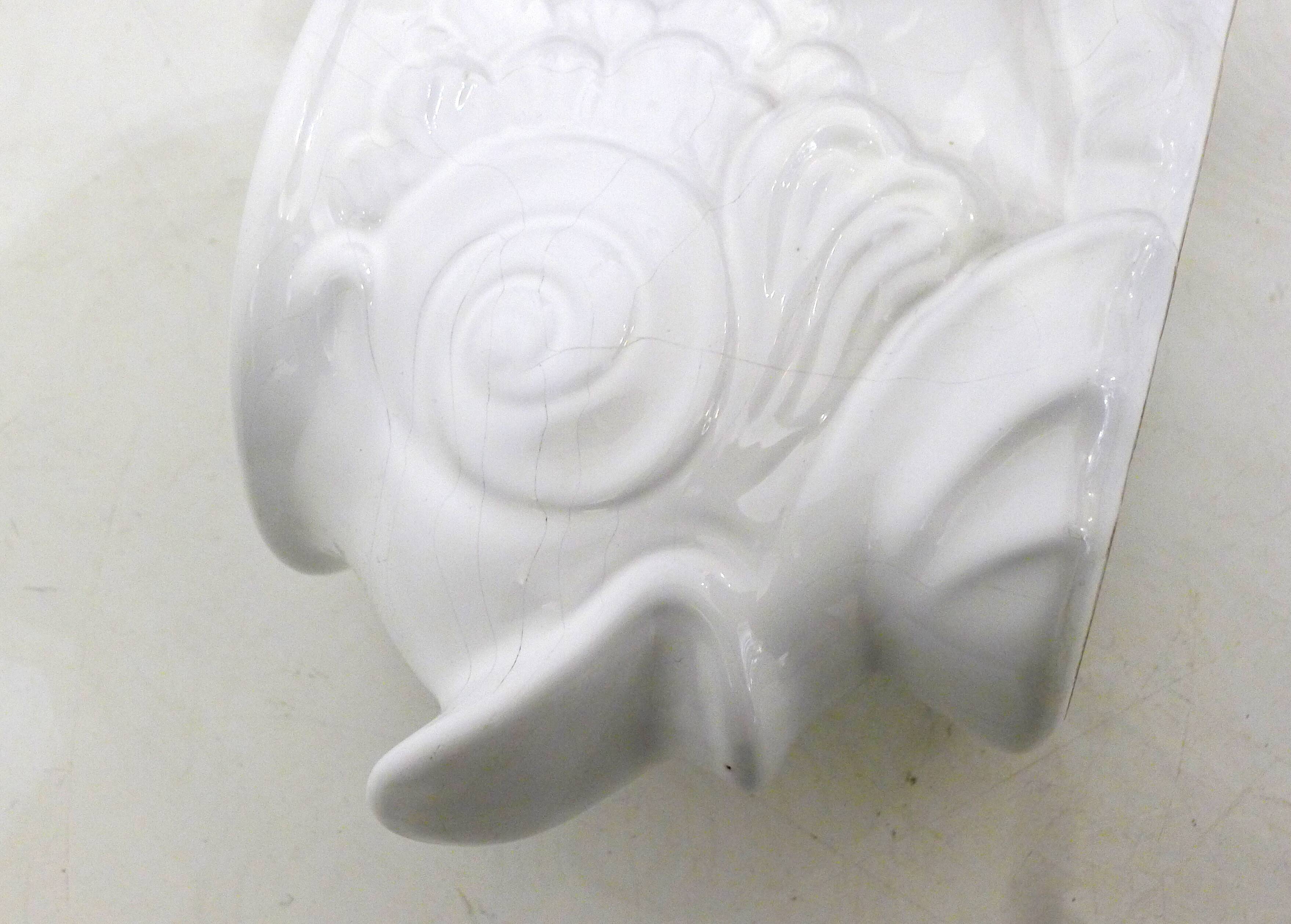 Large fish pot hider