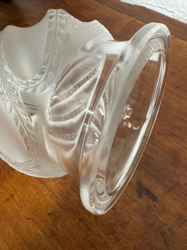 Vase cristal  signé Lalique France modèle Ermenonville