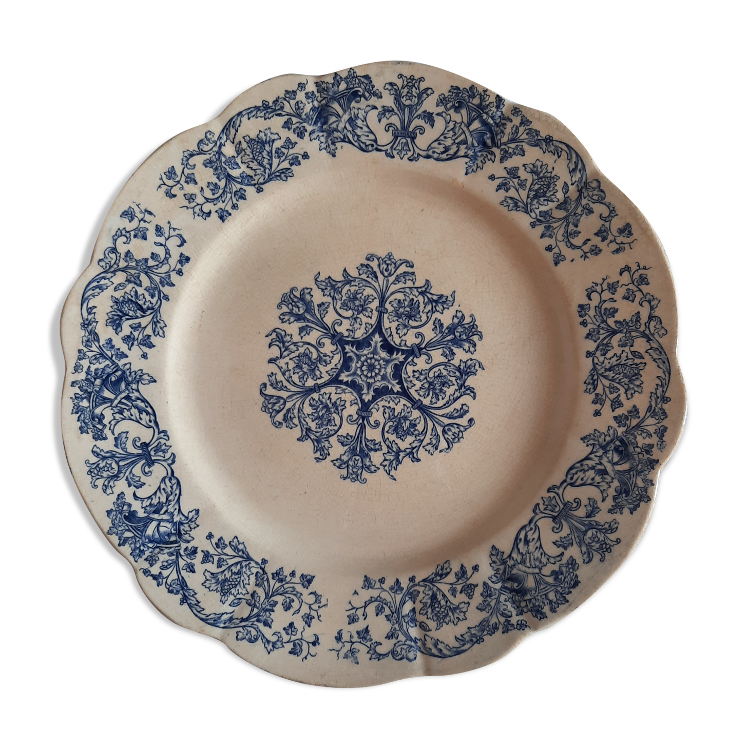 Plate faiencerie de Longchamp