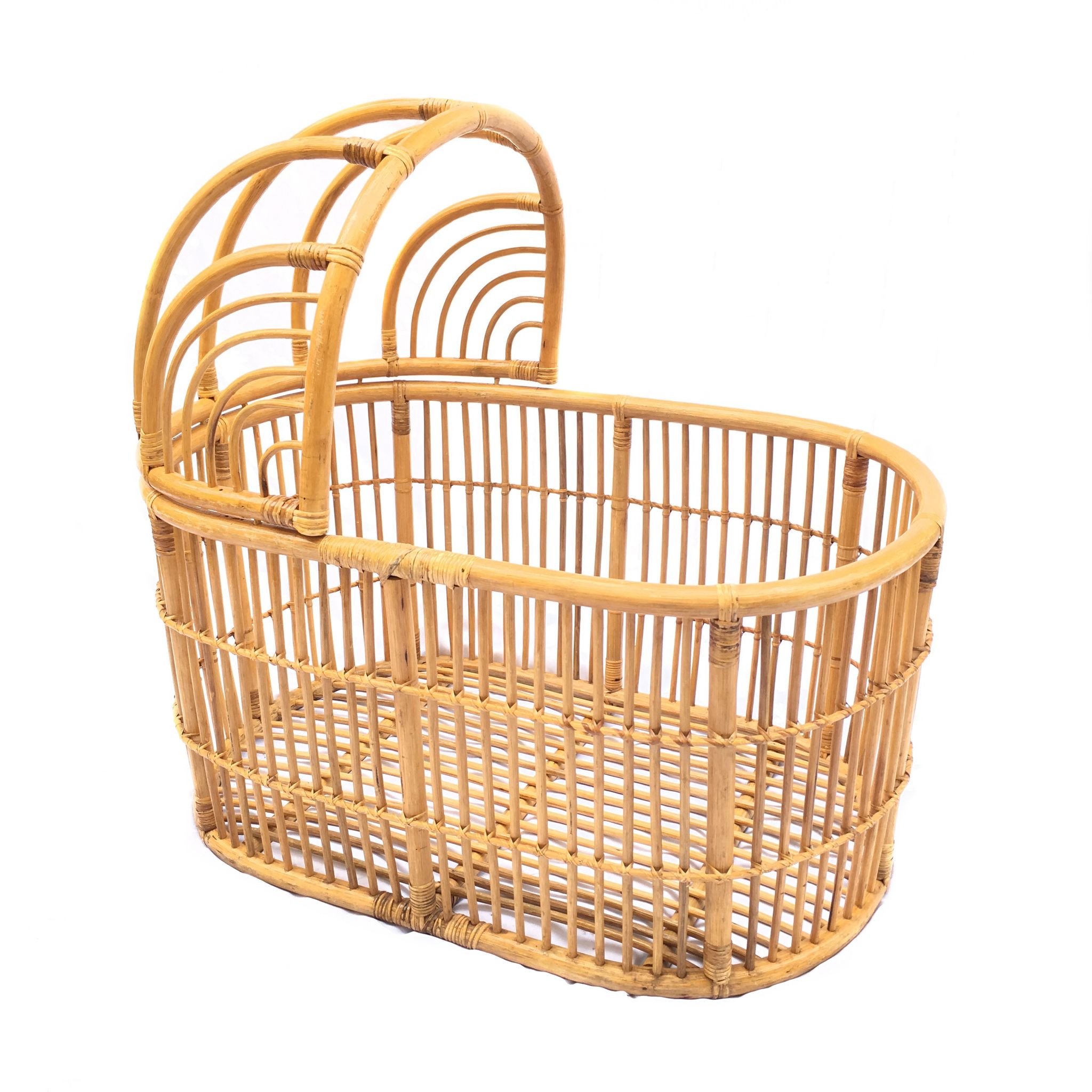 Berceau en rotin vintage pour bébé