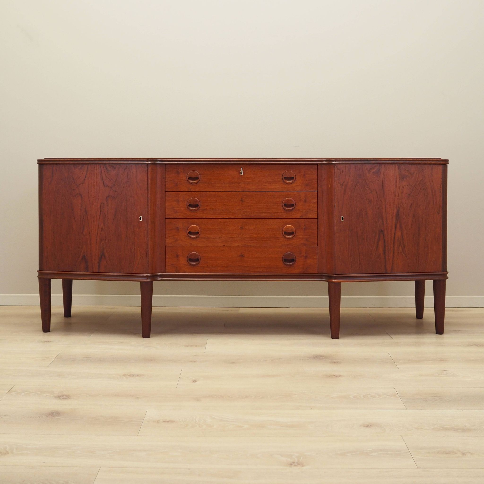 Enfilade en teck, design danois, années 1960, production : Danemark