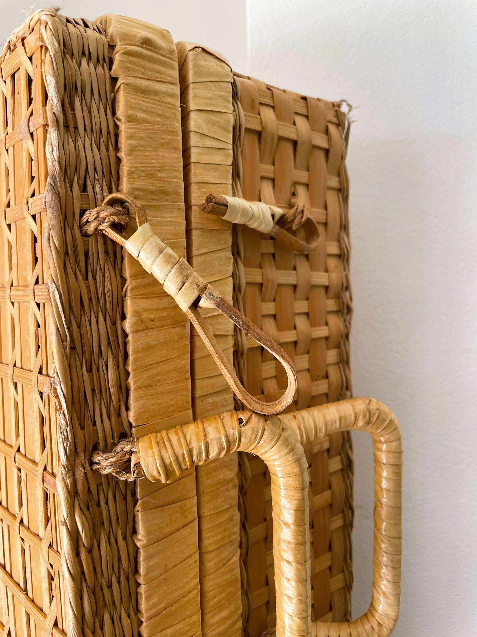 Vintage wicker/rattan suitcase