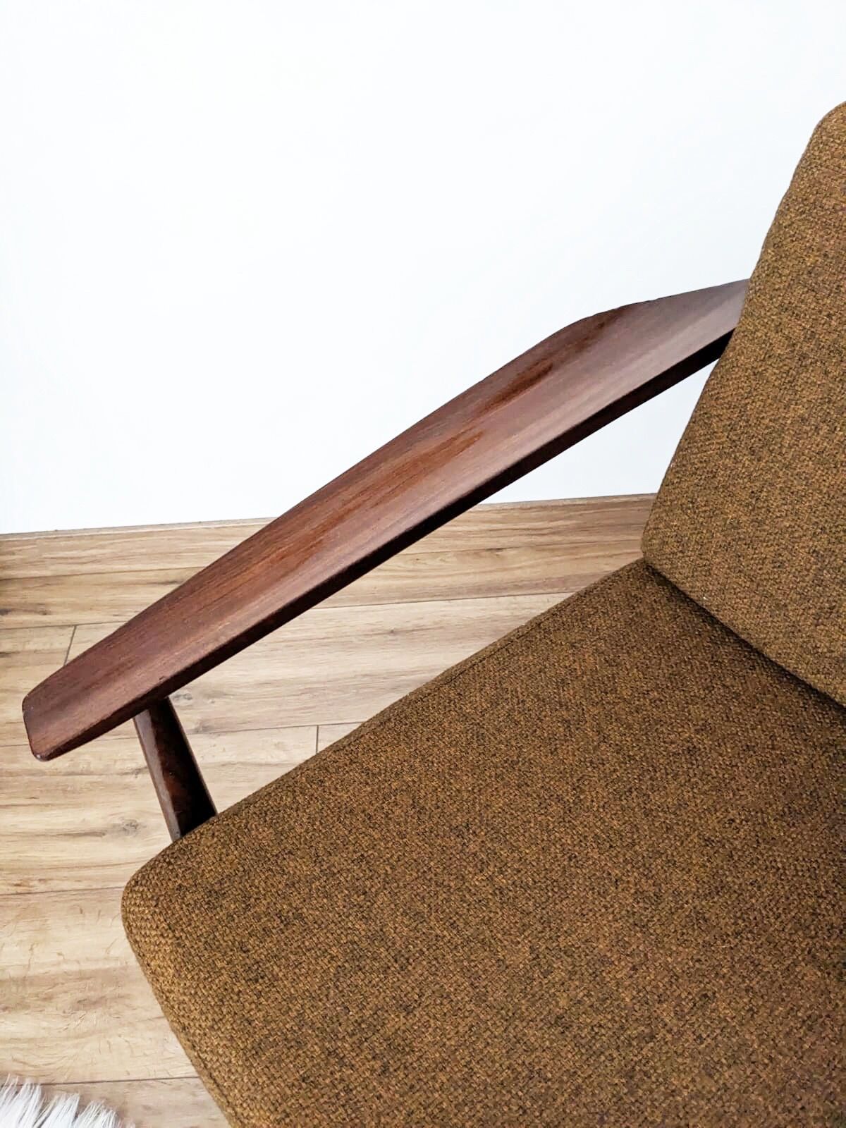 Scandinavian armchair Arne Vodder F135