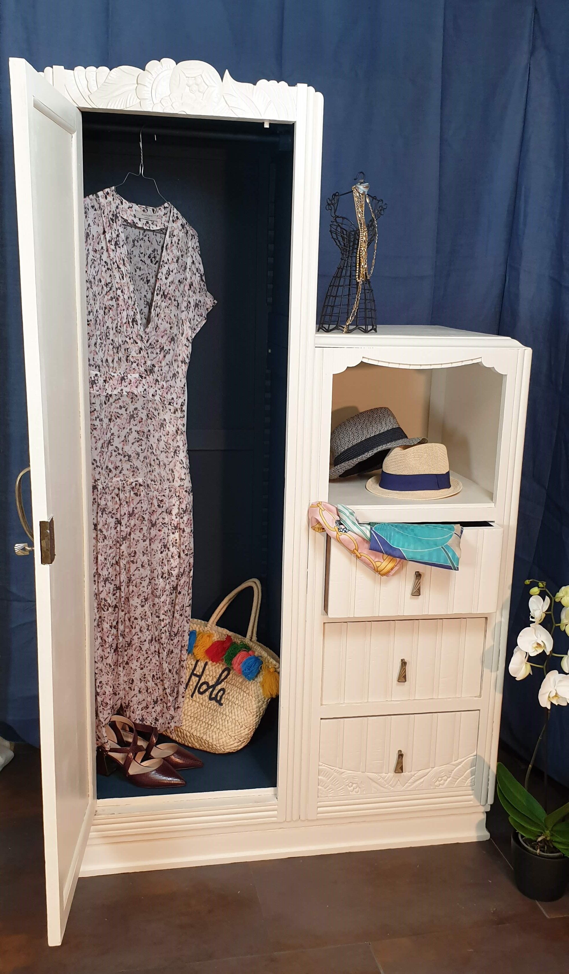 Asymmetrical cabinet