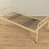 1920s bed