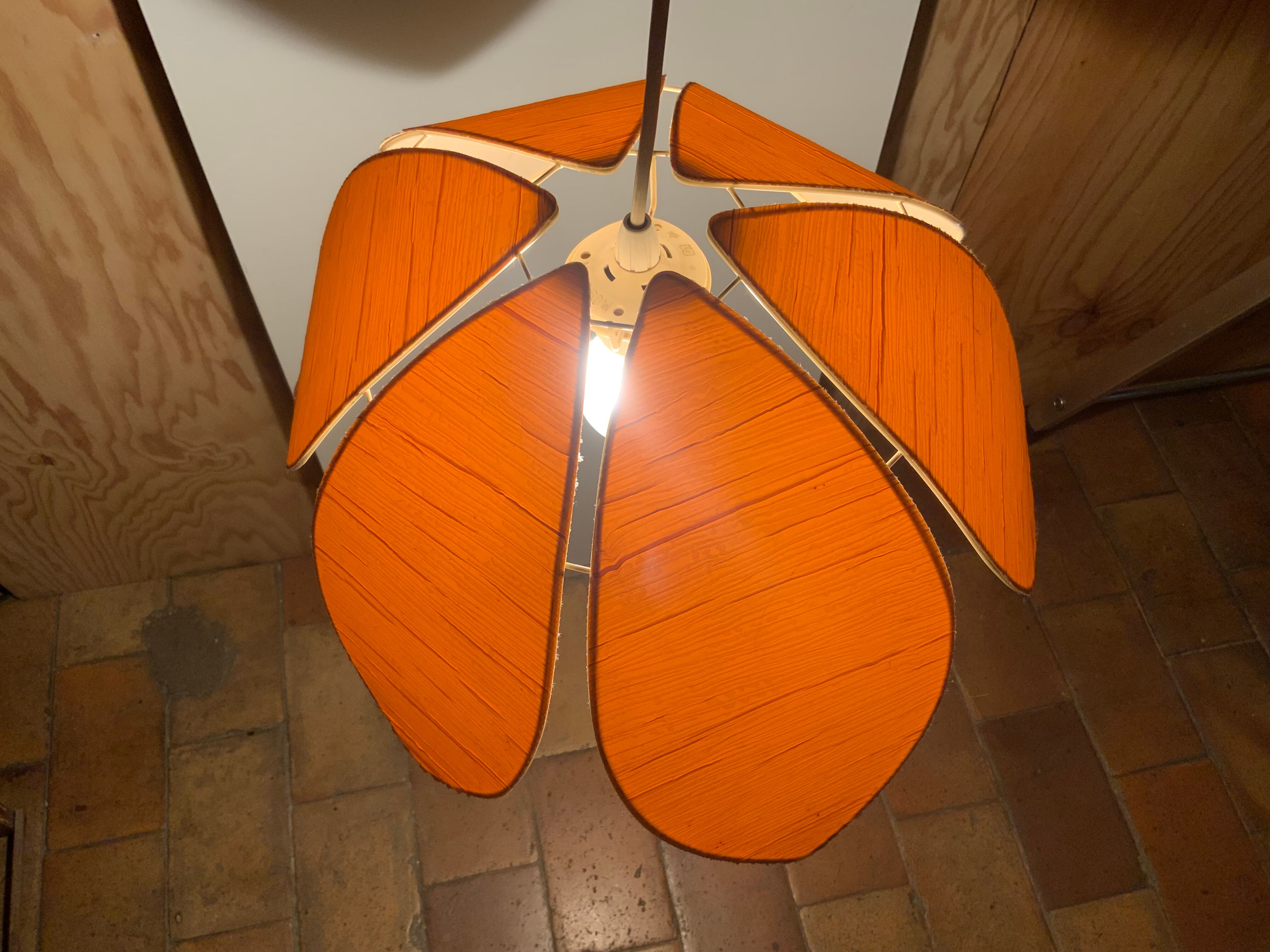 Vintage flower suspension