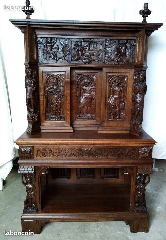 Meuble 2 corps sculpté du XVI ème siècle