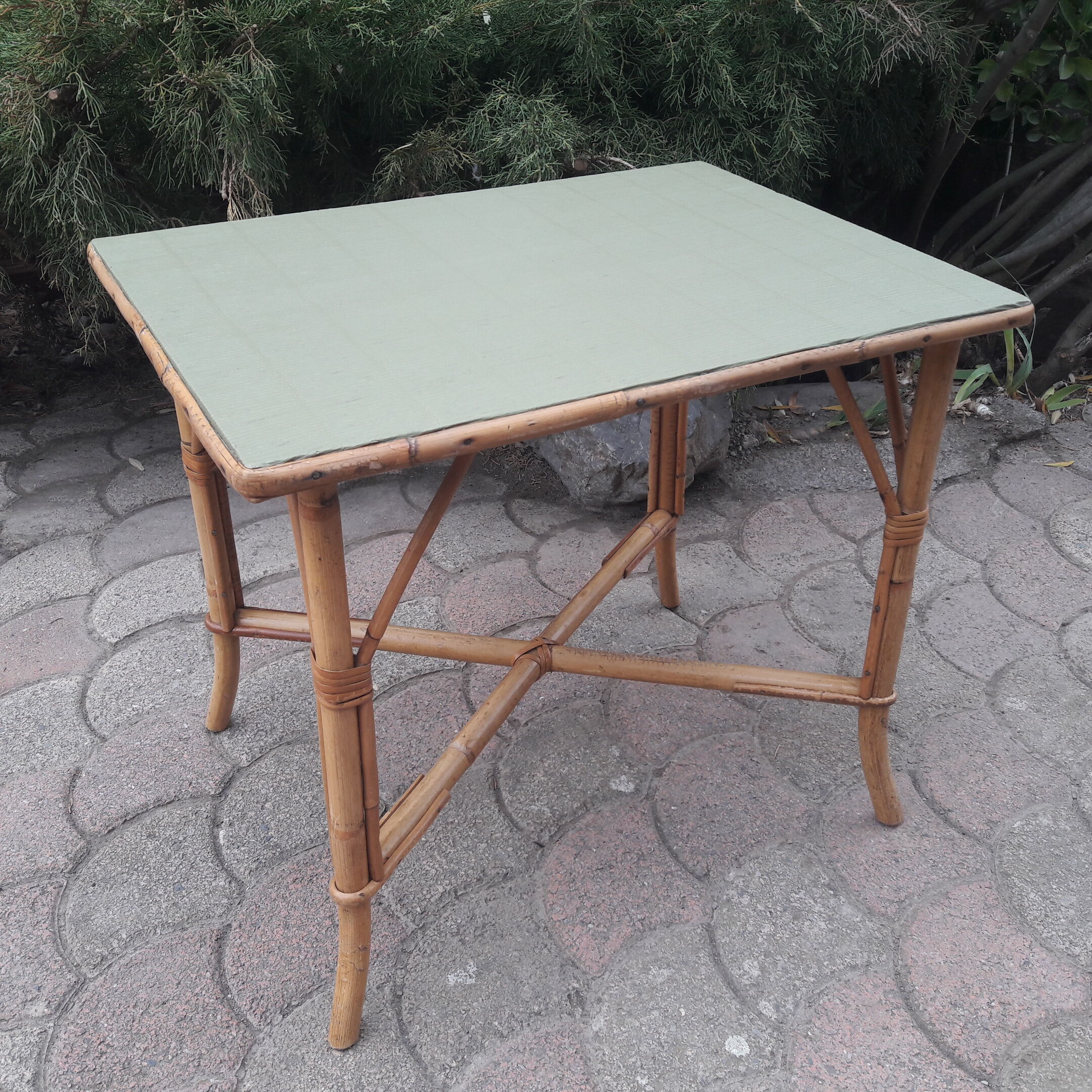 Low end rattan table