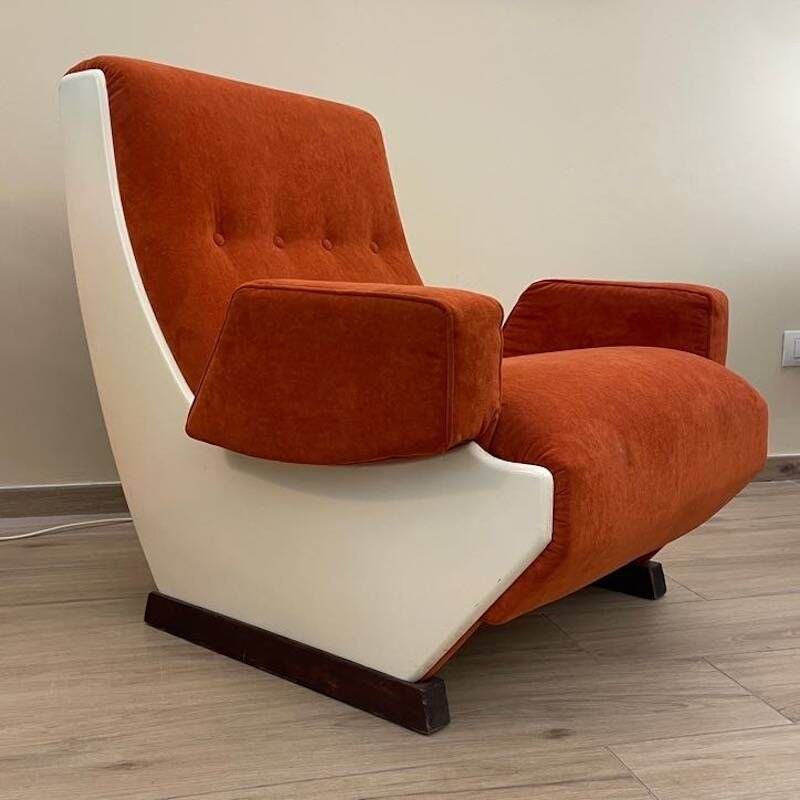 Italian lounge chair from the 1960s - 1970s.