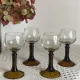 Verres à pied de type Roemer, couleur ambrée  