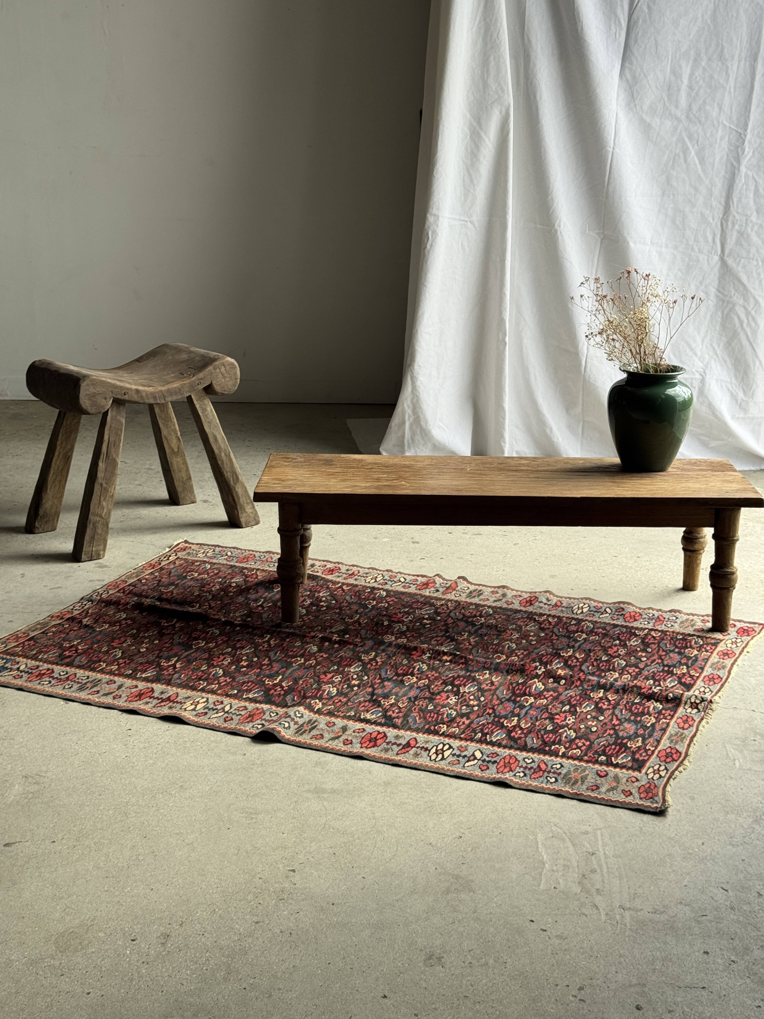 Four-legged stool in antique teak from Indonesia H 50 L 52