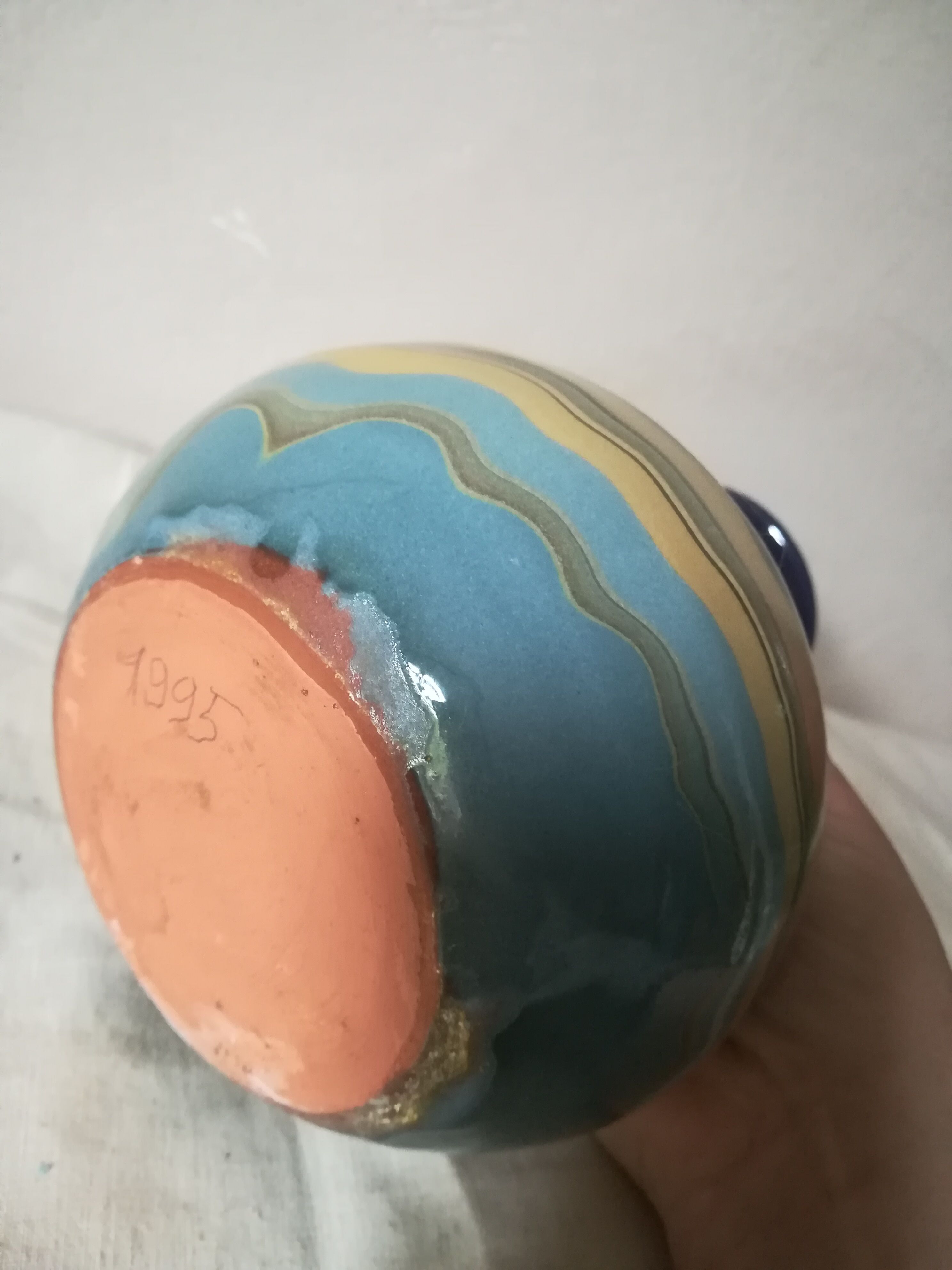 Vase boule en terre mêlée