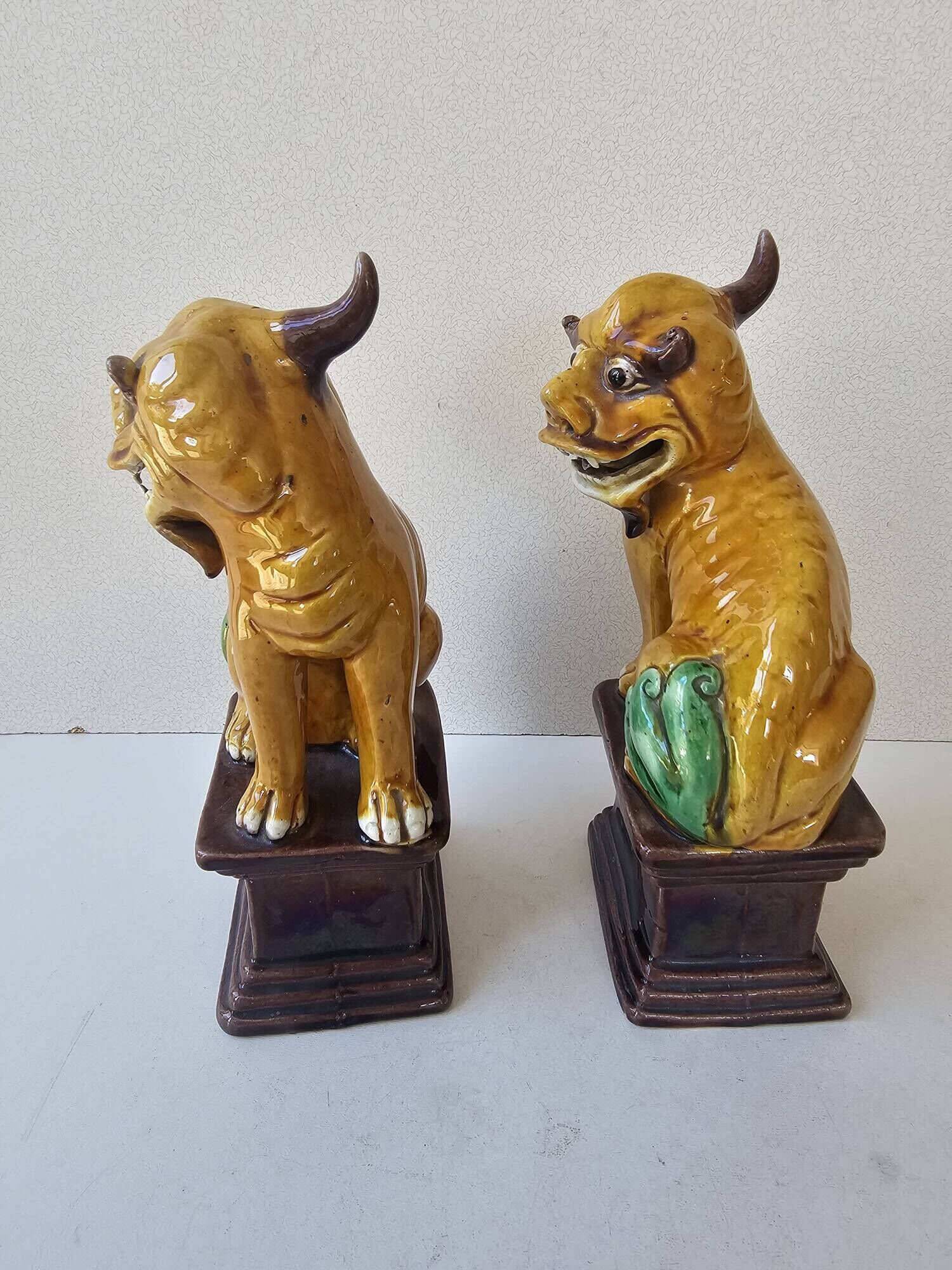 Porcelain Sculpture Pair of Chinese Foo Dogs (Sancai)