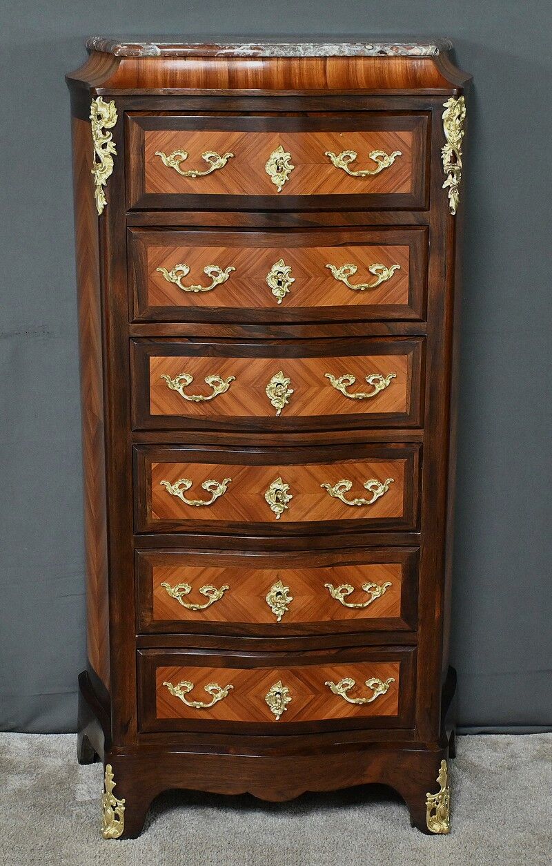 Rosewood and rosewood marquetry chest of drawers, Louis XV style – 2nd half of the 19th century.