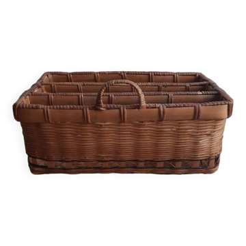 Wicker mail rack