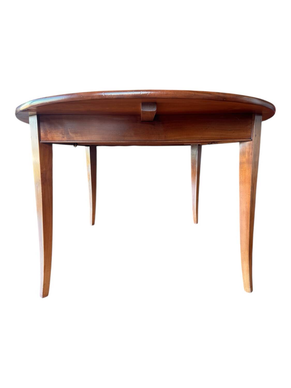 Extendable dining table