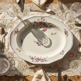 Service plate Bernardaud Limoges porcelain with floral decoration from the 1920s to 1950s.