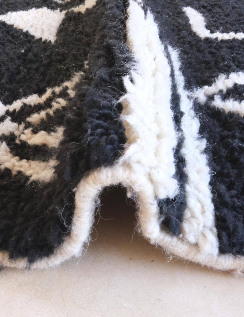 Tapis berbère noir et blanc