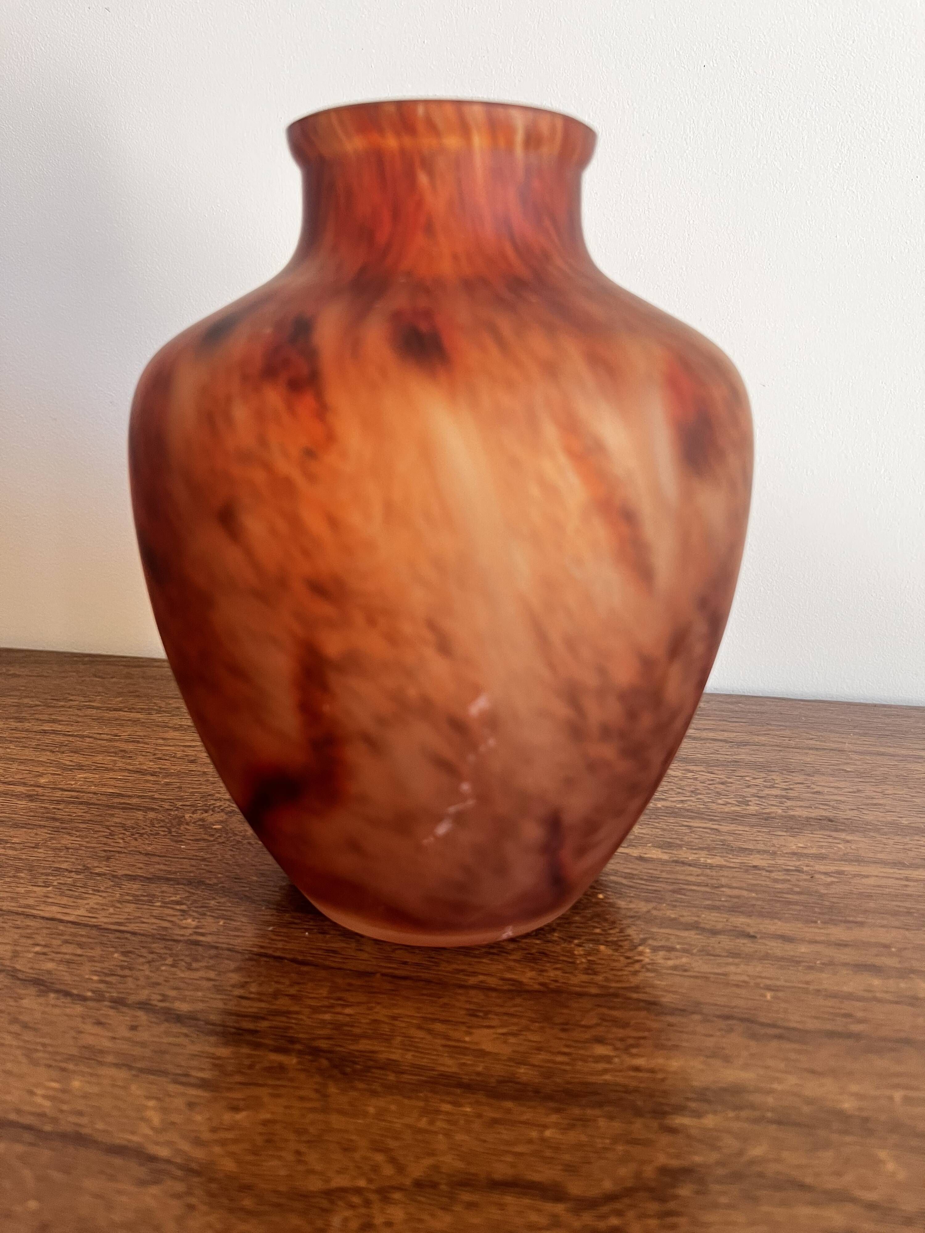 Vase en verre ambré