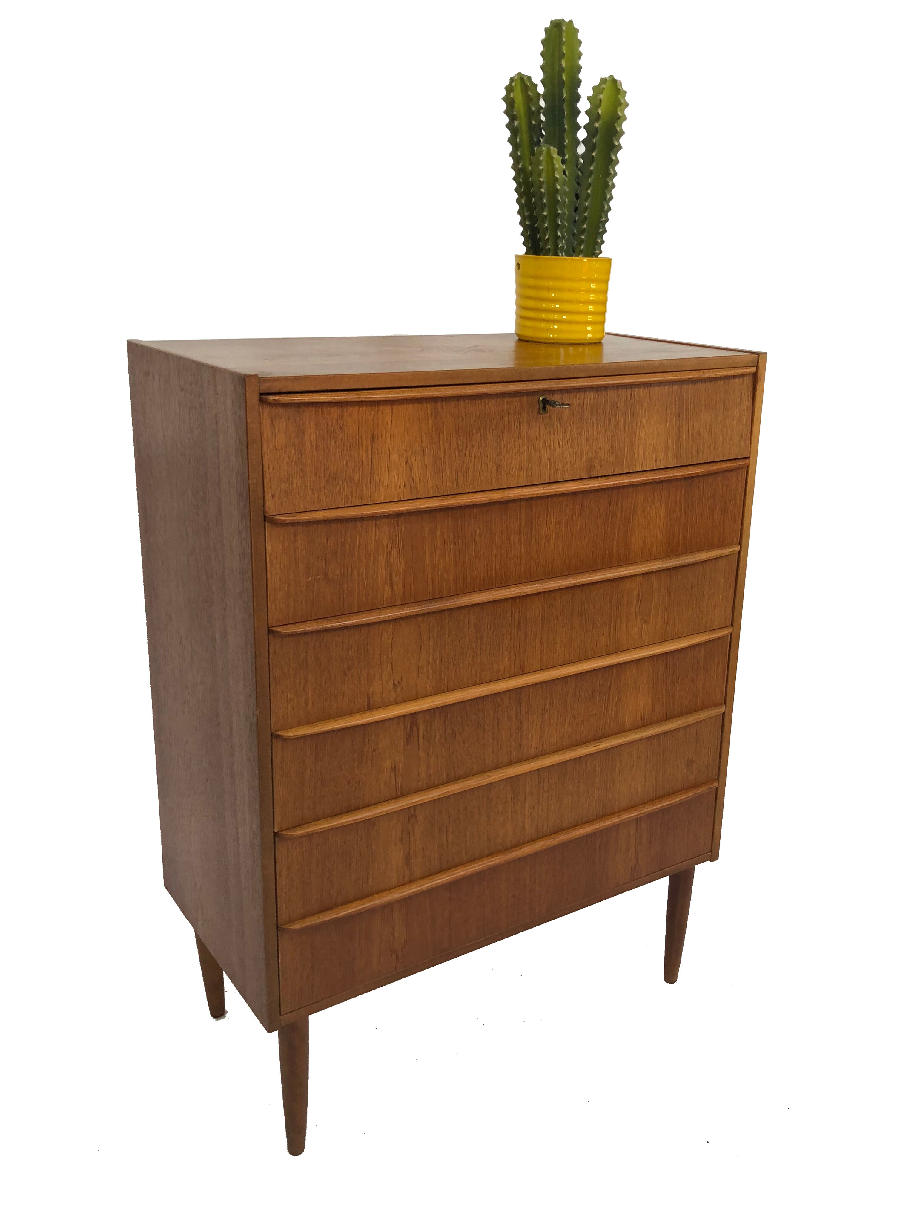 Dresser in teak