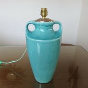 Lampe " amphore " en céramique craquelée turquoise, numérotée années 50 60