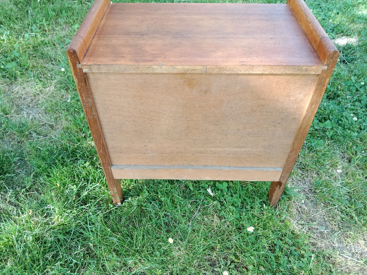 Table de chevet à croisillons