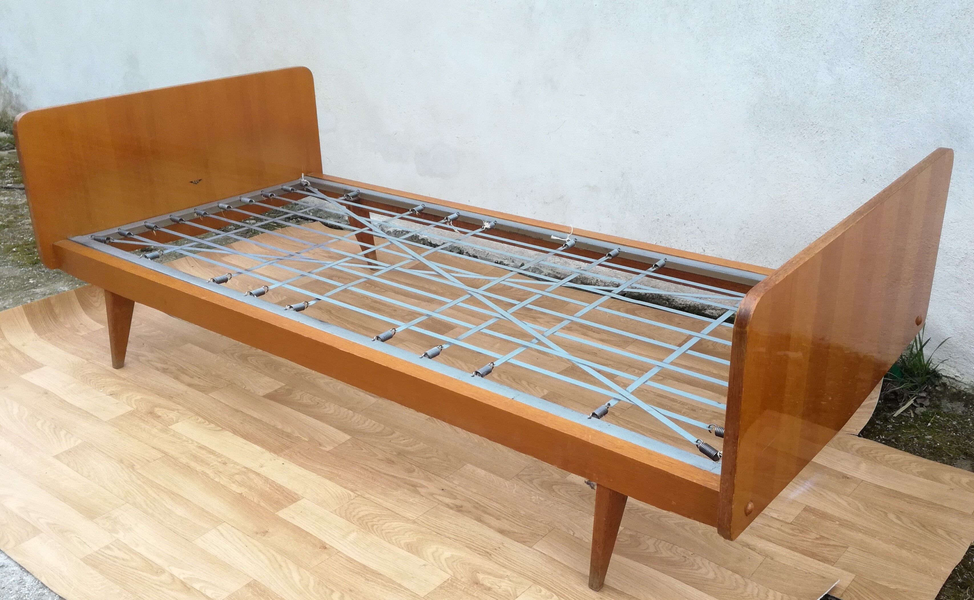 Vintage bed 1 person