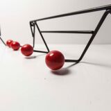 Coatrack 60s black and red 4 balls