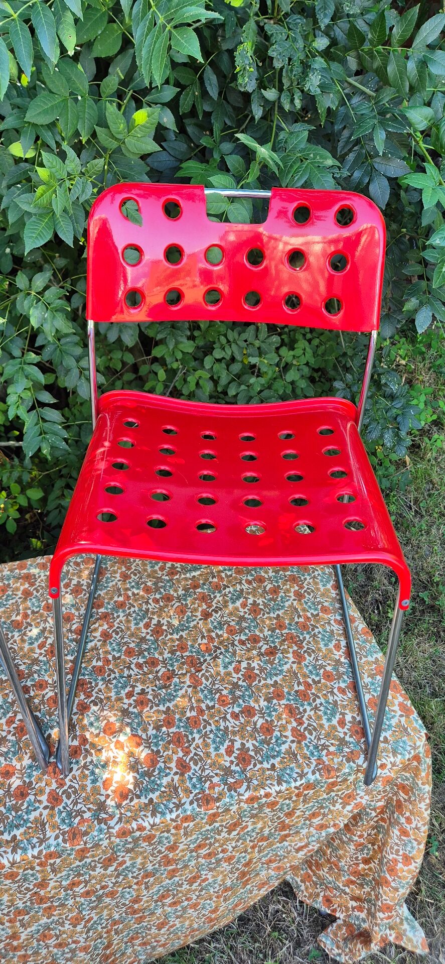 Omstak chair by Rodney Kinsman, vintage red metal.