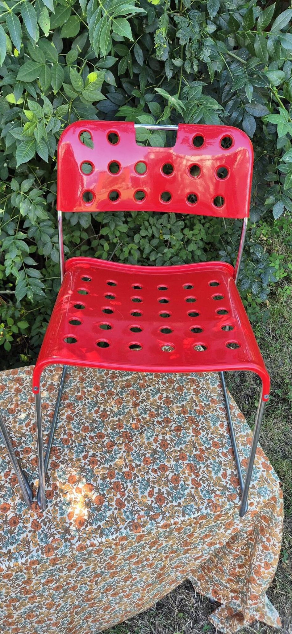 Omstak chair by Rodney Kinsman, vintage red metal.