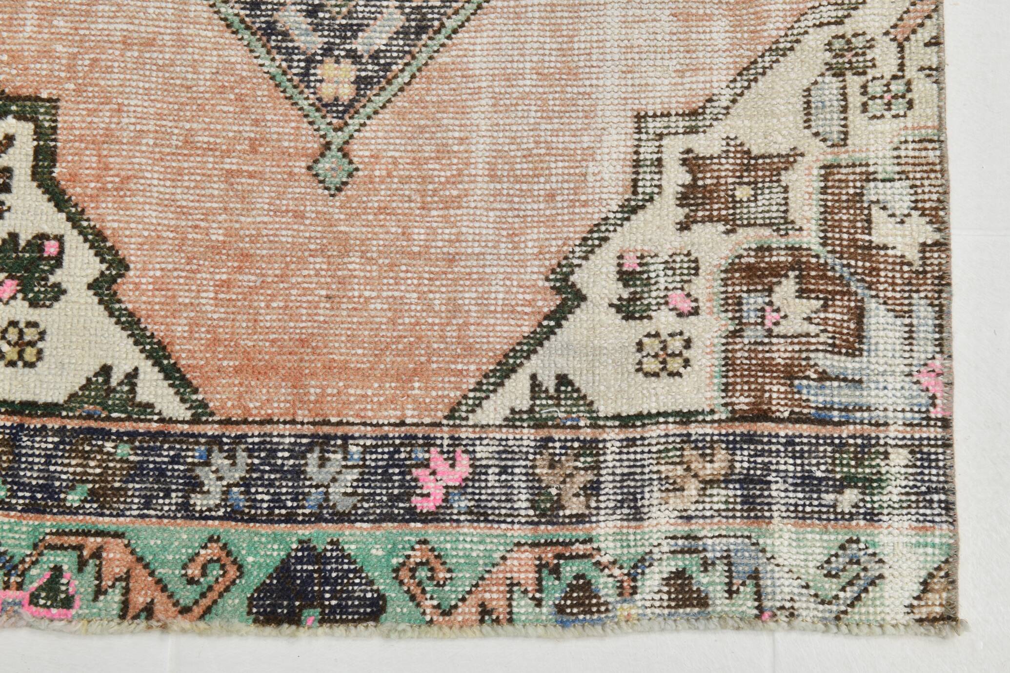 Tapis persan saumon et crème, 82 x 307 cm
