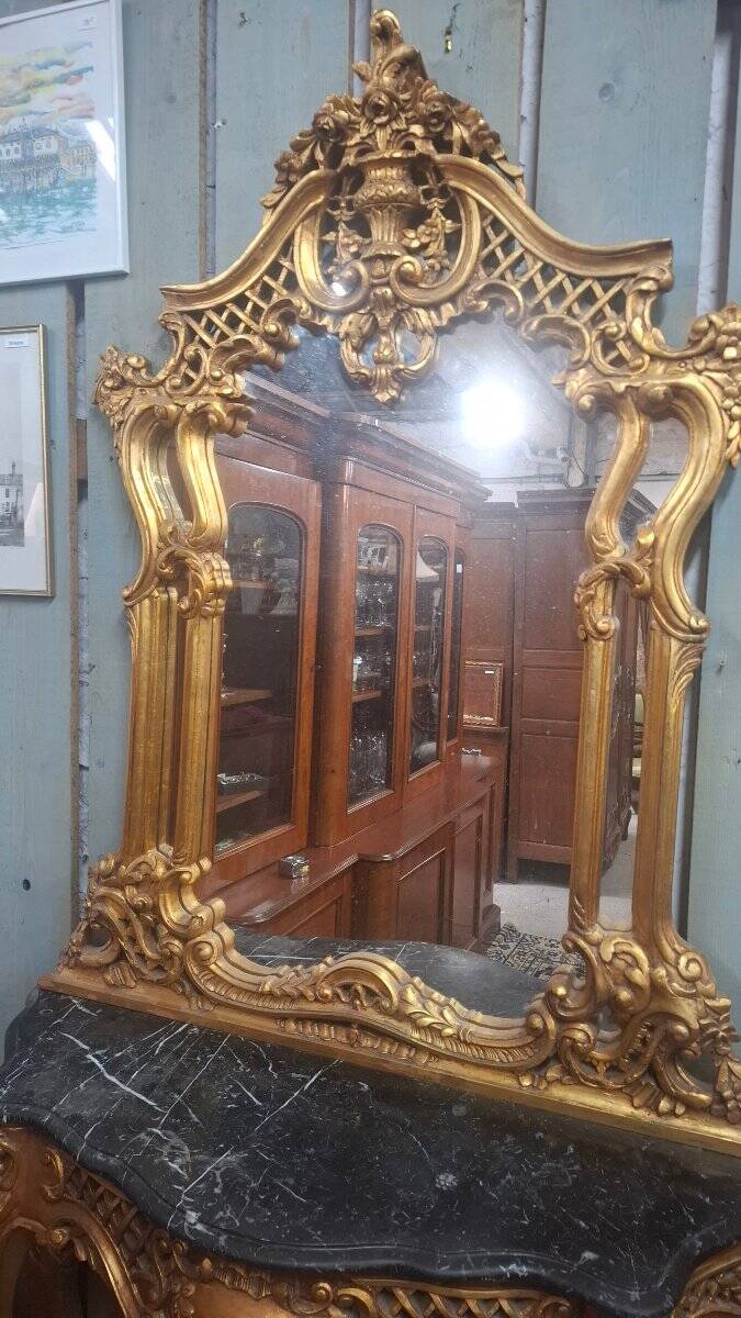 Mirror and console set in Louis XV style.